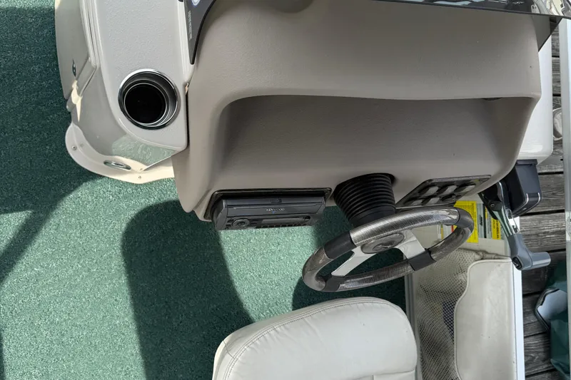 Slide: The Image of Steering console of a 2007 Premier 22 boat with green carpet flooring. - 10