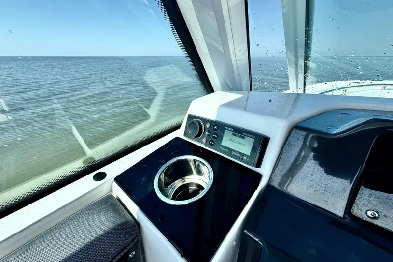 Slide: The Image of 2021 Blackfin 252 DC boat interior with ocean view through windshield. - 38
