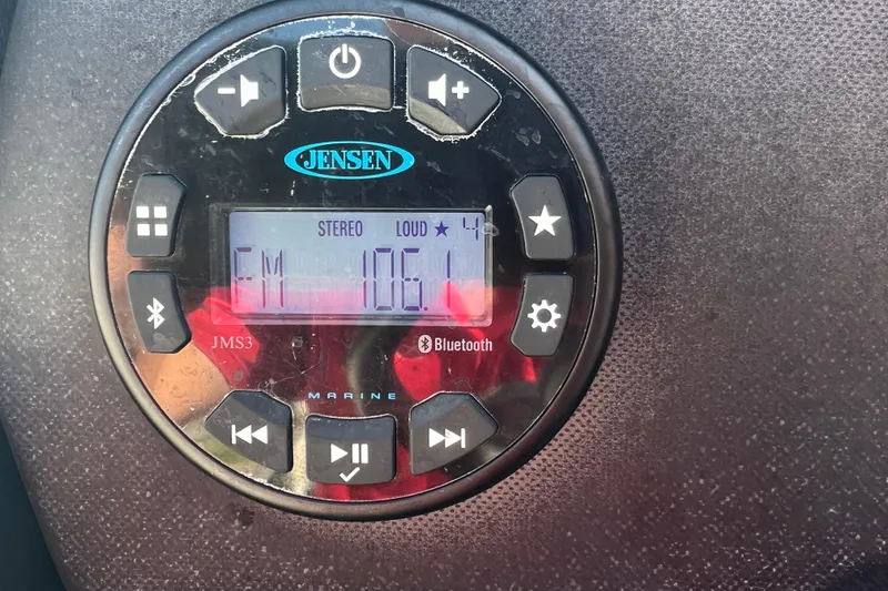 Slide: The Image of Jensen marine stereo system on 2020 Yamaha SX190 boat dashboard. - 21