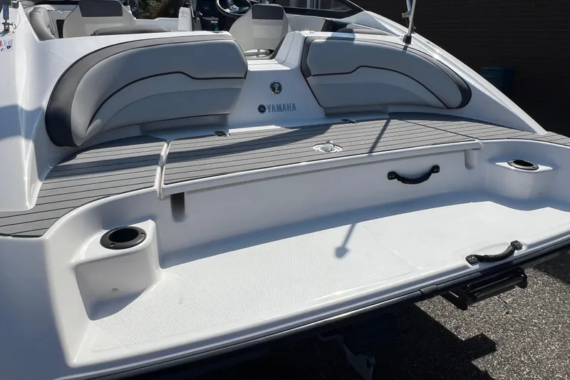 Slide: The Image of 2020 Yamaha Boats SX190 rear deck with seating and cup holders. - 5