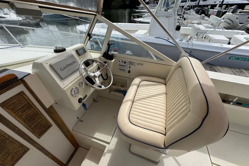 Slide: The Image of Helm of 2006 Limestone 26 boat with Garmin navigation system and beige seating. - 21