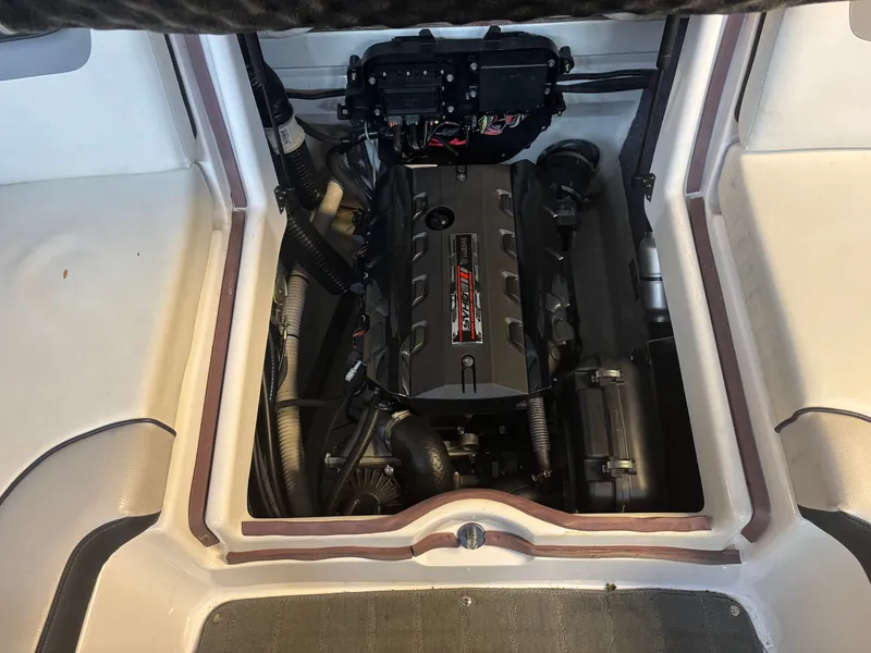 Slide: The Image of Yamaha Boats RP1800A SAP19 2017 engine compartment view. - 10