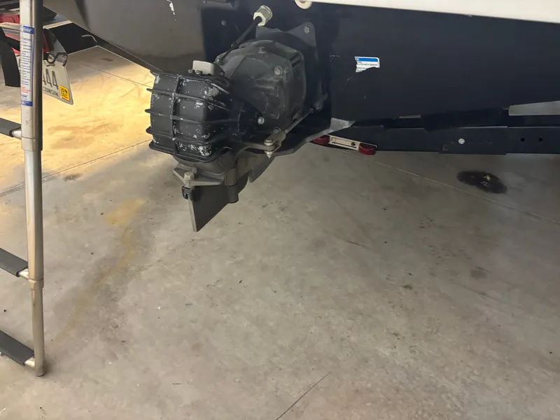 Slide: The Image of Yamaha RP1800A SAP19 2017 boat drive on concrete floor. - 15