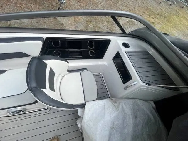 Slide: The Image of Yamaha 195S 2021 - 9