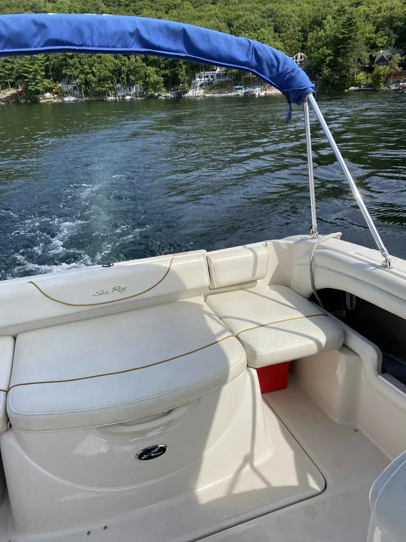 Slide: The Image of Sea Ray 225 Weekender 2002 - 5