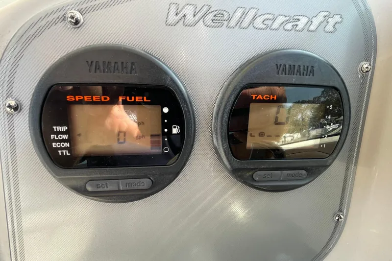 Slide: The Image of Yamaha gauges on 2007 Wellcraft 252 Coastal boat dashboard, displaying speed and tachometer. - 16