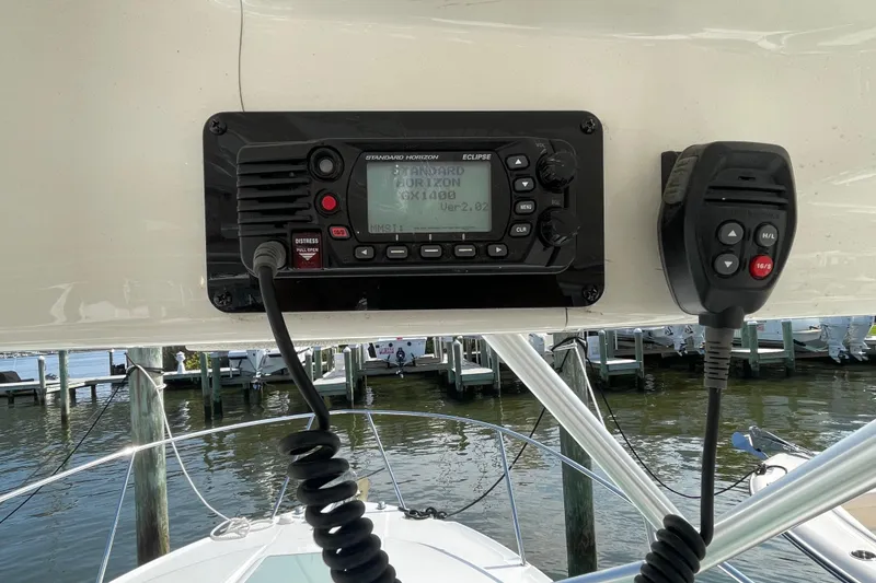 Slide: The Image of VHF radio system on a 2007 Wellcraft 252 Coastal boat, docked by the water. - 18