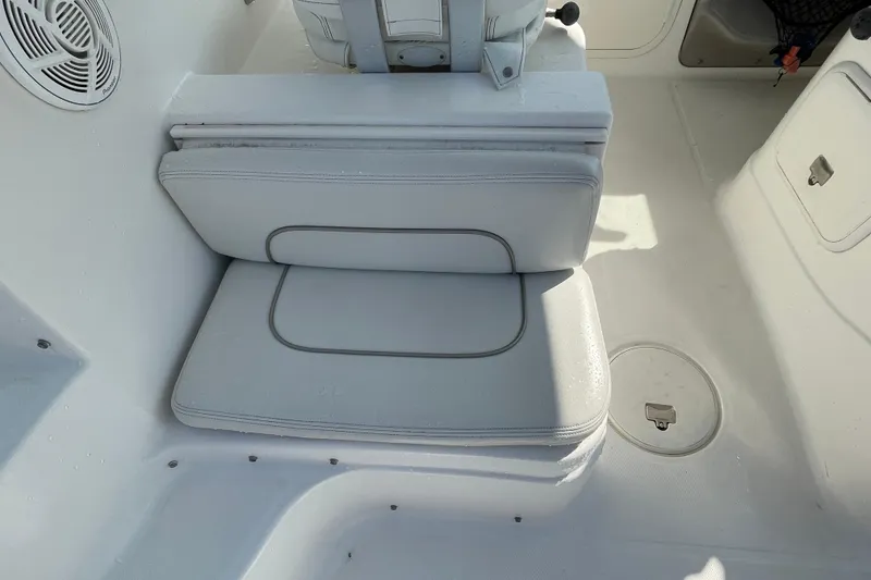 Slide: The Image of 2007 Wellcraft 252 Coastal boat seat with white upholstery and speaker detail. - 23