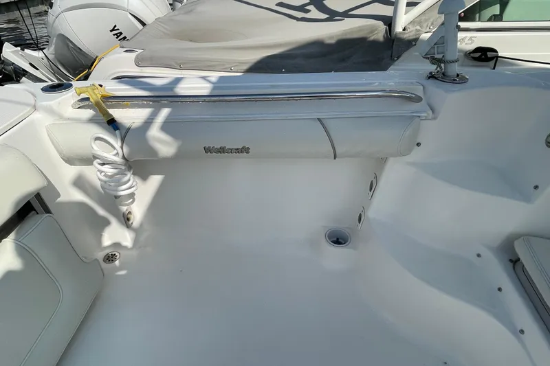 Slide: The Image of 2007 Wellcraft 252 Coastal boat interior with Yamaha engine, featuring clean white seating. - 29