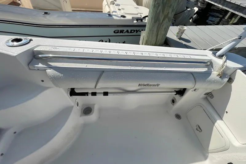 Slide: The Image of 2007 Wellcraft 252 Coastal boat interior with fishing rod holder and measurement guide. - 32