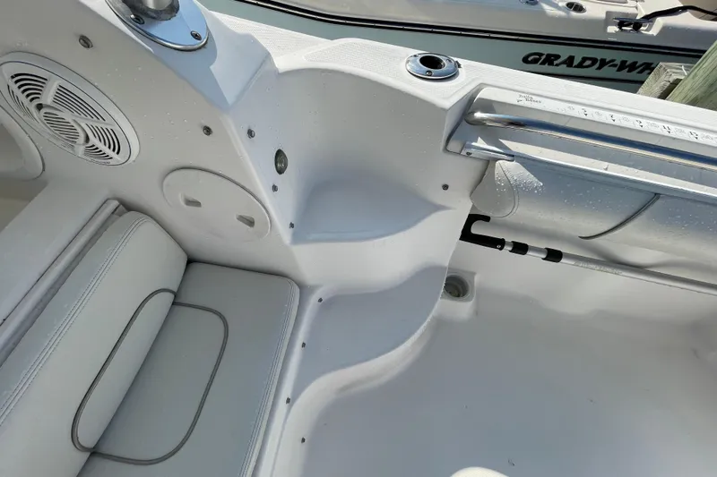 Slide: The Image of Interior of a 2007 Wellcraft 252 Coastal boat, featuring seating and speaker. - 33