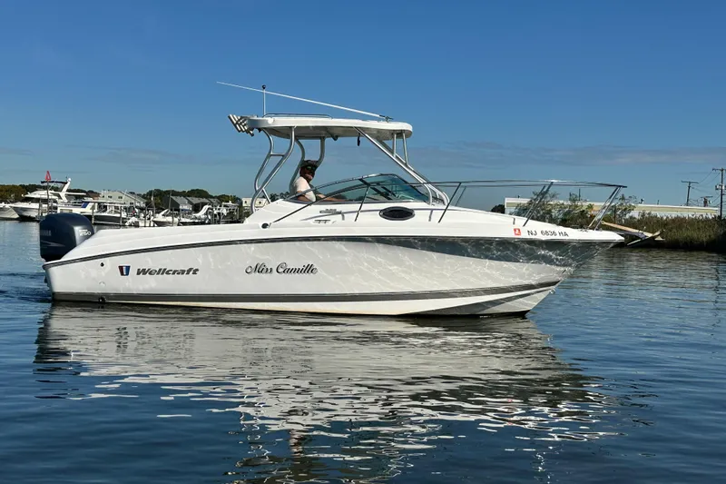 Slide: The Image of 2007 Wellcraft 252 Coastal boat on calm water, side view with clear sky. - 6