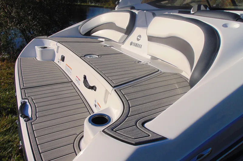 Slide: The Image of 2026 Yamaha Boats 195S with sleek deck design and comfortable seating. - 15