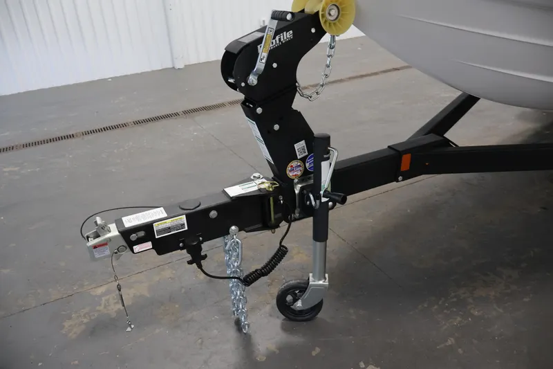 Slide: The Image of Trailer hitch of 2026 Yamaha Boats AR195 in a garage setting. - 34