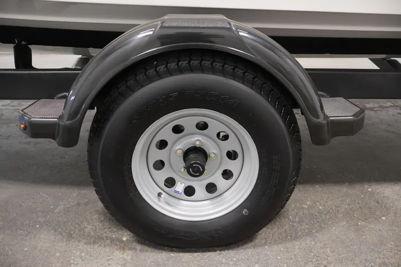 Slide: The Image of Trailer wheel of 2026 Yamaha Boats AR195, featuring sturdy tire and fender design. - 36