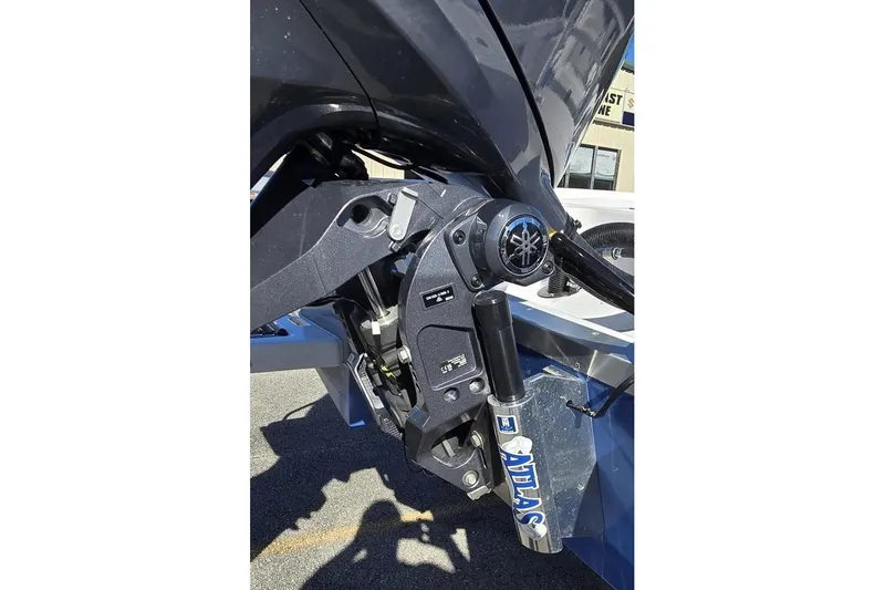 Slide: The Image of Outboard motor of 2026 NauticStar 224 Bay boat with Atlas hydraulic jack plate. - 4