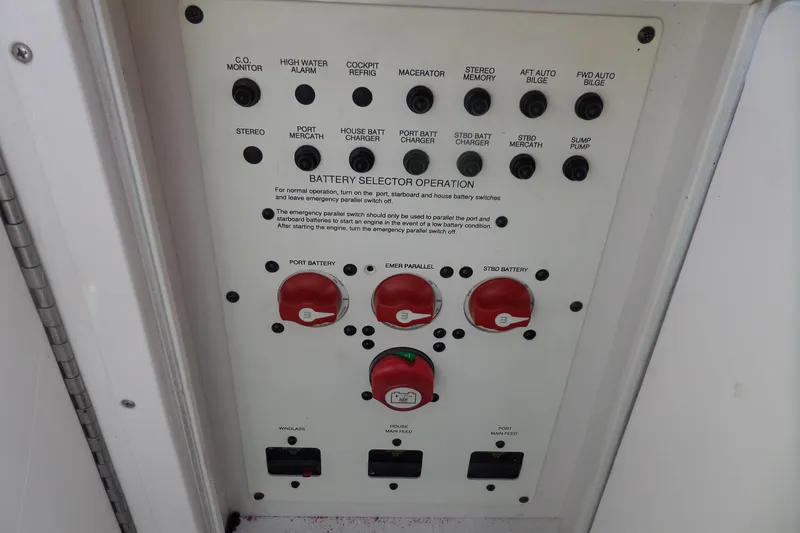 Slide: The Image of Control panel of a 2005 Chaparral Signature 270 boat with battery selector switches. - 6