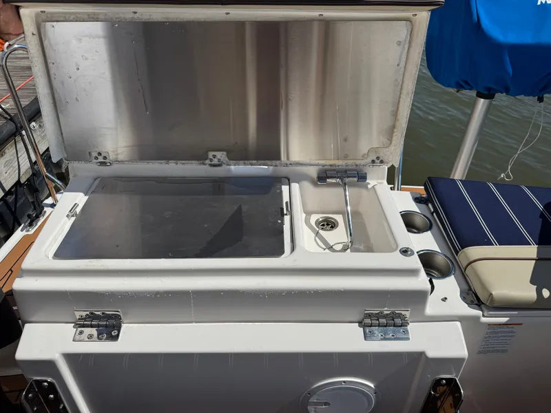 Slide: The Image of Ranger Tug 27 LE 2021 - 11