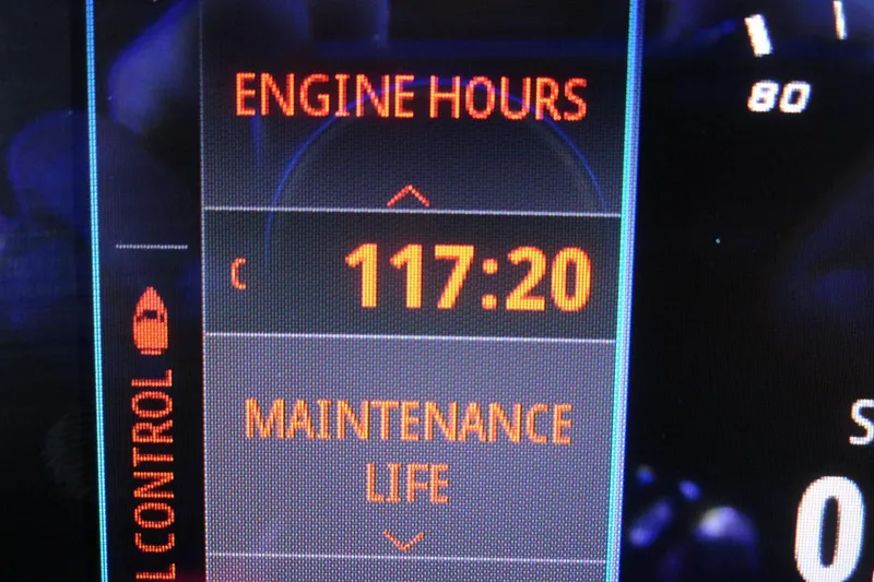 Slide: The Image of 2022 Heyday WT Surf engine hours display showing 117:20 maintenance life. - 9