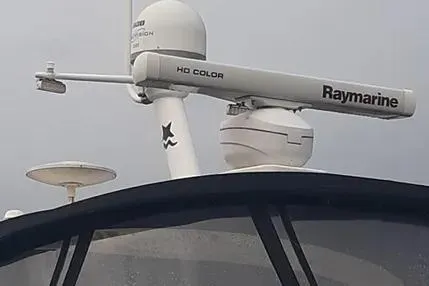 Slide: The Image of Radar equipment on a 2005 Sea Ray 420 Sedan Bridge yacht. - 4