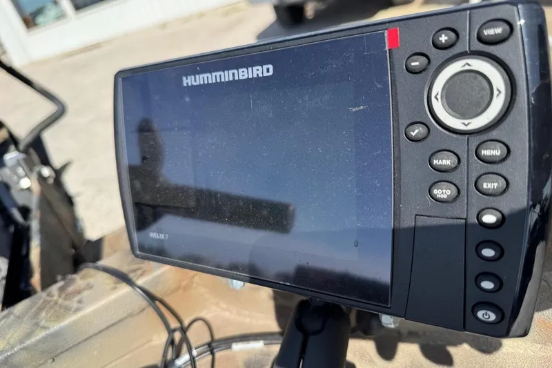 Slide: The Image of Humminbird Helix 7 fish finder on Excel 1751V4M boat, 2023 model. - 10