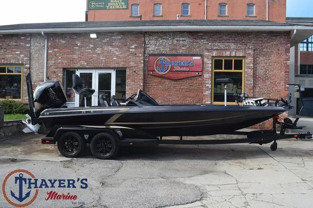 Slide: The Image of Ikon Boats LXE21 2026 - 1