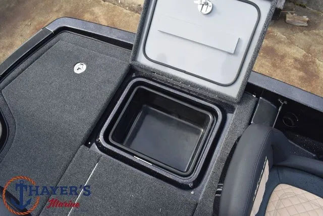 Slide: The Image of Ikon Boats LXE21 2026 - 22