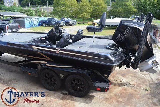 Slide: The Image of Ikon Boats LXE21 2026 - 27