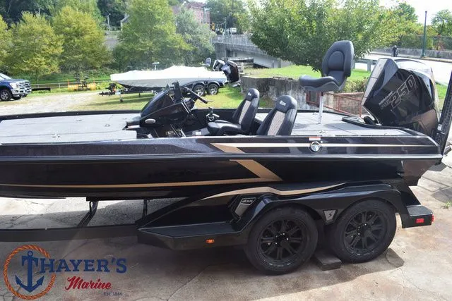 Slide: The Image of Ikon Boats LXE21 2026 - 28