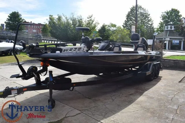 Slide: The Image of Ikon Boats LXE21 2026 - 30