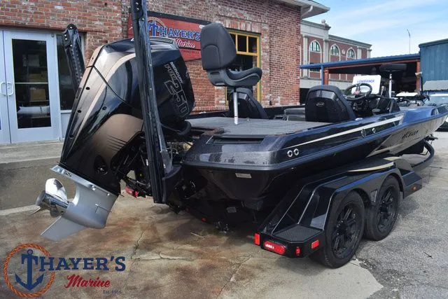 Slide: The Image of Ikon Boats LXE21 2026 - 5