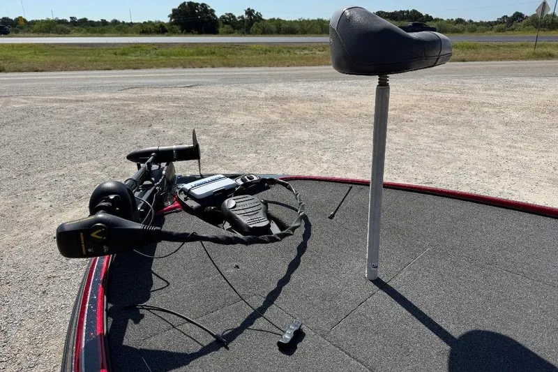 Slide: The Image of 2013 Nitro Z7 SC boat deck with fishing seat and trolling motor. - 5