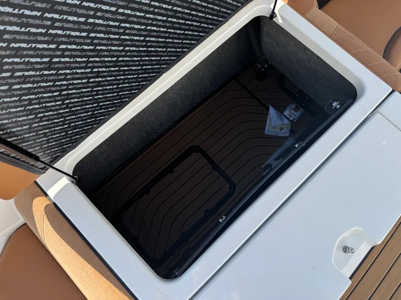 Slide: The Image of Nautique G23SA 2022 - 12