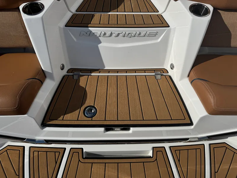 Slide: The Image of Nautique G23SA 2022 - 15