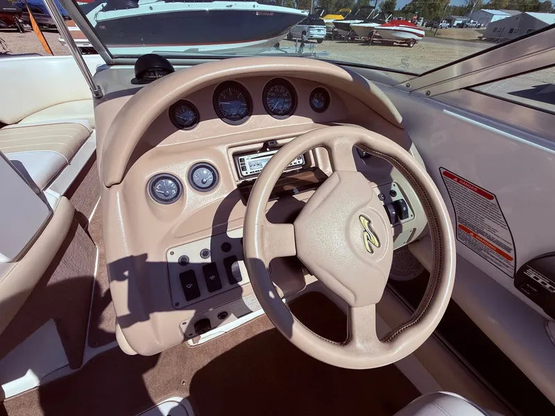 Slide: The Image of Sea Ray 230 Bow Rider 1996 - 14