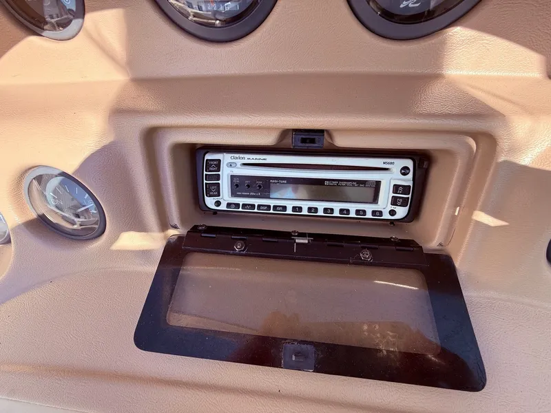 Slide: The Image of Sea Ray 230 Bow Rider 1996 - 15