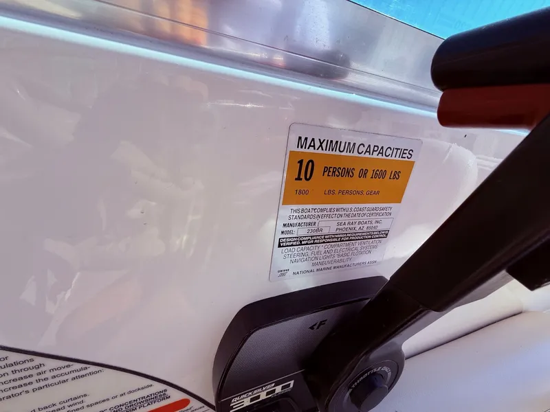 Slide: The Image of Sea Ray 230 Bow Rider 1996 - 17