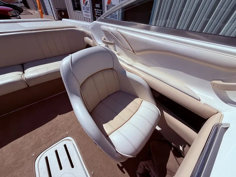 Slide: The Image of Sea Ray 230 Bow Rider 1996 - 18