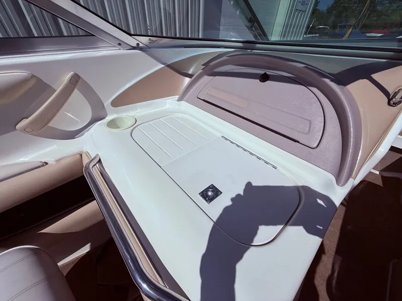 Slide: The Image of Sea Ray 230 Bow Rider 1996 - 19