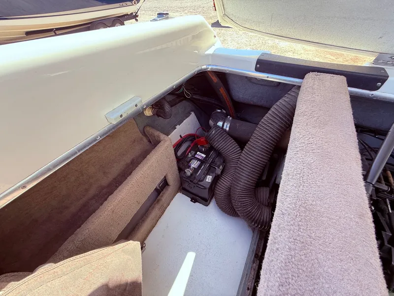 Slide: The Image of Sea Ray 230 Bow Rider 1996 - 22