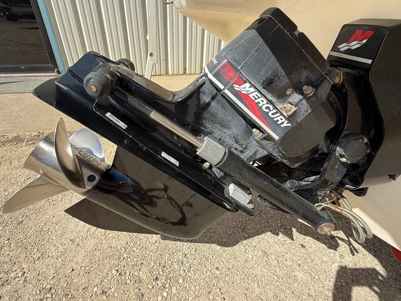 Slide: The Image of Sea Ray 230 Bow Rider 1996 - 5