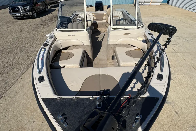 Slide: The Image of 2001 Crestliner 1900 PHANTOM SST boat interior with seating and steering console. - 10