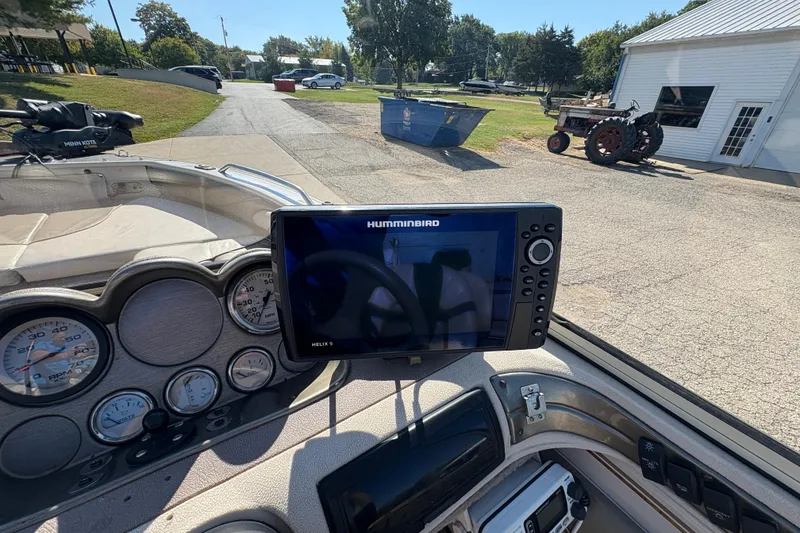 Slide: The Image of Dashboard of 2001 Crestliner 1900 PHANTOM SST with Humminbird Helix 9 fish finder. - 22