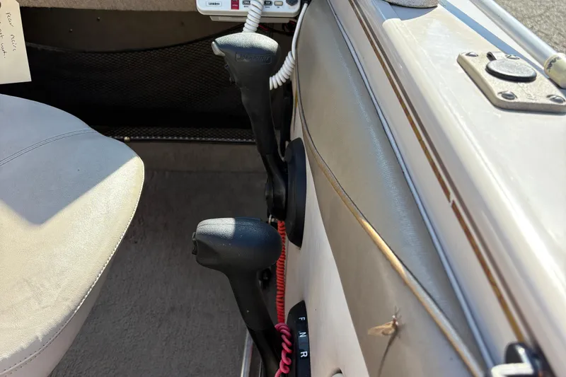 Slide: The Image of Interior of 2001 Crestliner 1900 PHANTOM SST boat showing controls and seat. - 35