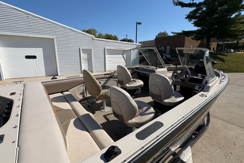 Slide: The Image of 2001 Crestliner 1900 PHANTOM SST boat with spacious seating and modern design. - 36