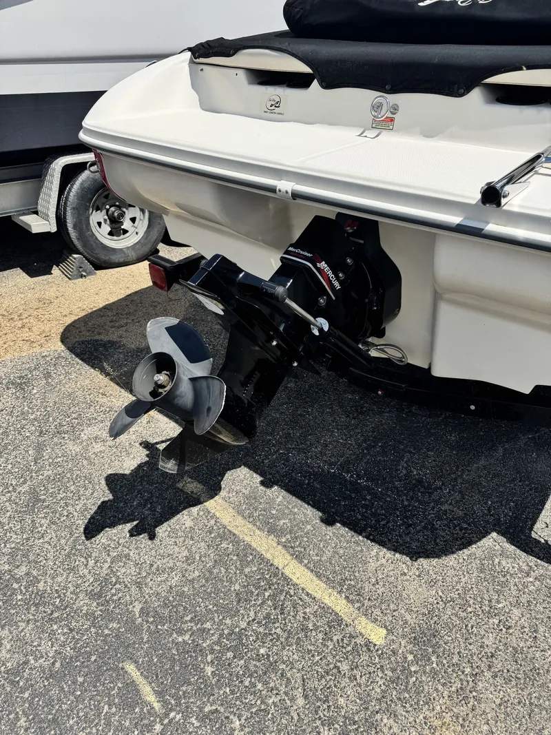 Slide: The Image of Sea Ray 182 SRX Bow Rider 2003 - 3