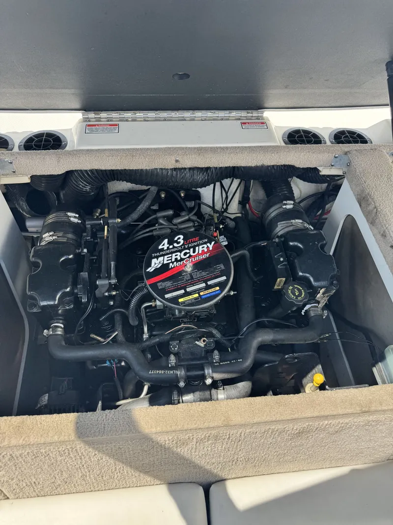 Slide: The Image of Sea Ray 182 SRX Bow Rider 2003 - 6