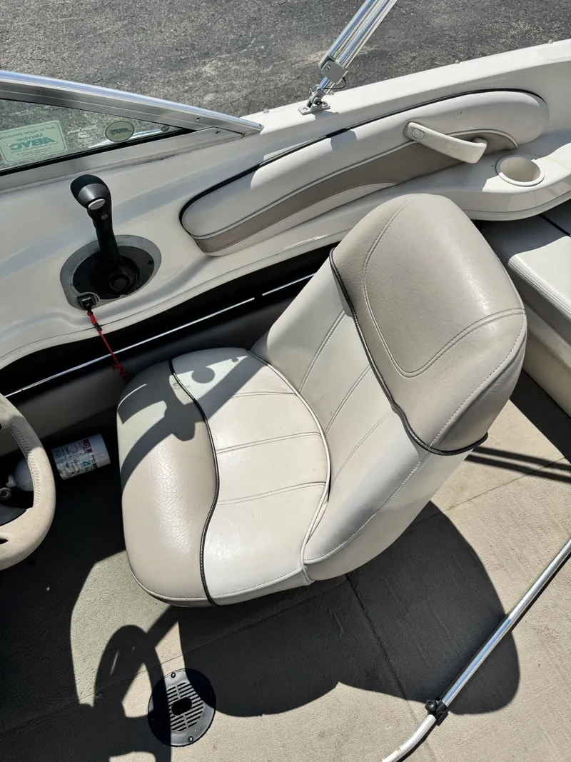 Slide: The Image of Sea Ray 182 SRX Bow Rider 2003 - 9