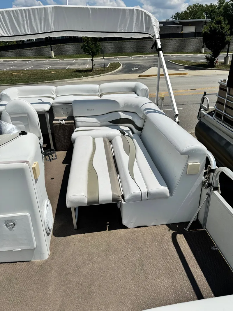 Slide: The Image of Odyssey 2102 L 2000 - 7