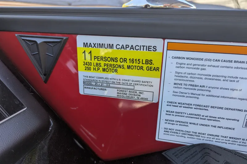 Slide: The Image of Capacity label on 2026 Trifecta 21C SS boat, detailing maximum weight and safety warnings. - 5